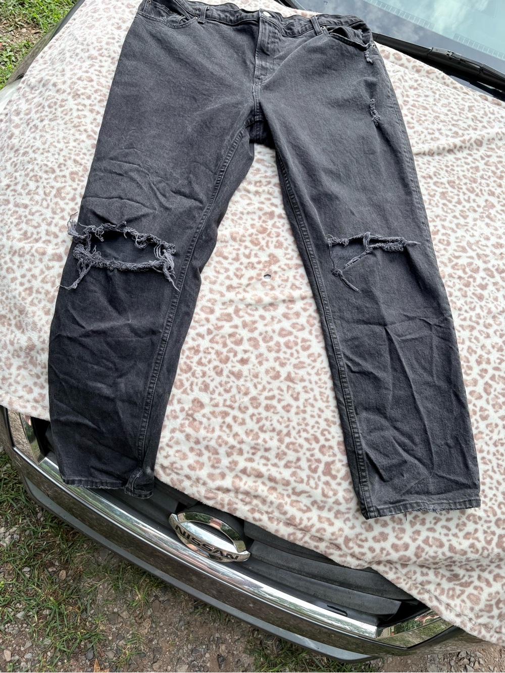 Abercrombie and Fitch Size 18 The 90s Straight Ultra Highrise Black Ripped Jeans